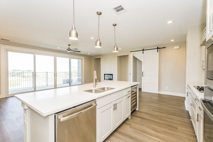 Building Photo - 7149 9th Hole Dr