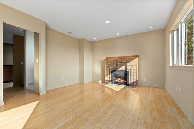 Building Photo - Big Brilliant Greenwood Home: 87th and Linden