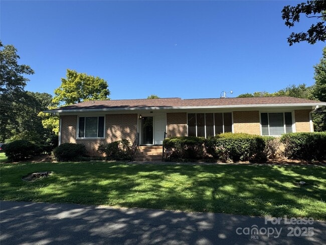 Building Photo - 201 Livingston Dr