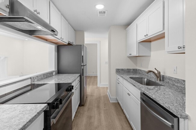 Building Photo - AVAILABLE NOW. 3 BED 1 BATH. IDEAL LOCATION IN BELLEVUE. CLOSE TO EVERYTHING WEST NASHVILLE. NEWL...