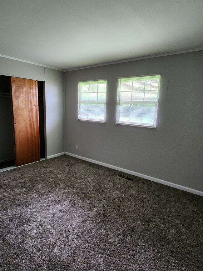 Building Photo - 3 Bedroom Home