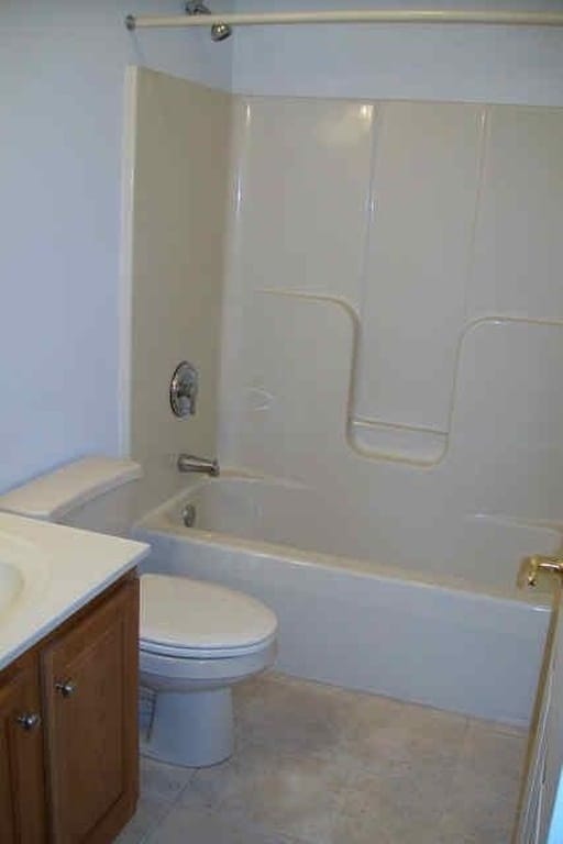 Building Photo - Beautiful 3 Bedroom Townhouse