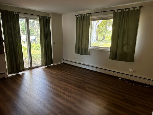 Building Photo - 7863 Russell Ln