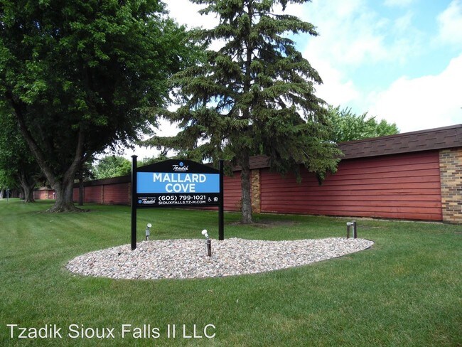 Building Photo - 2 br, 1 bath Apartment - 1900 W 6th St.