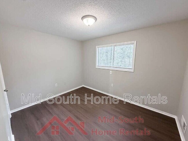Building Photo - 729 Blackstone Ln