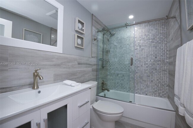 Building Photo - 3505 S Ocean Dr