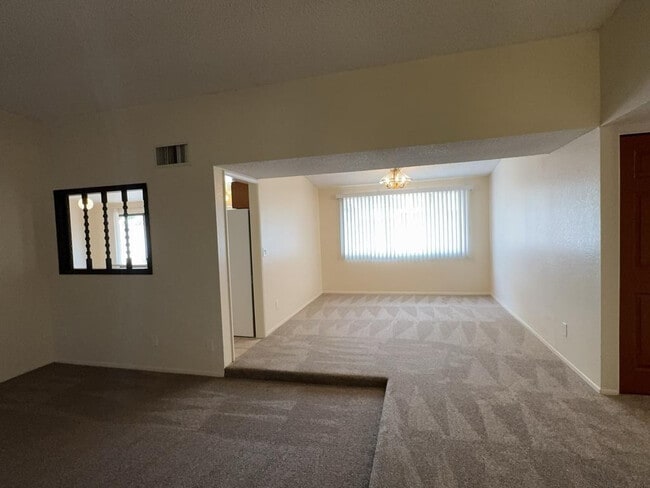 Building Photo - 3733 Sparrow Dr