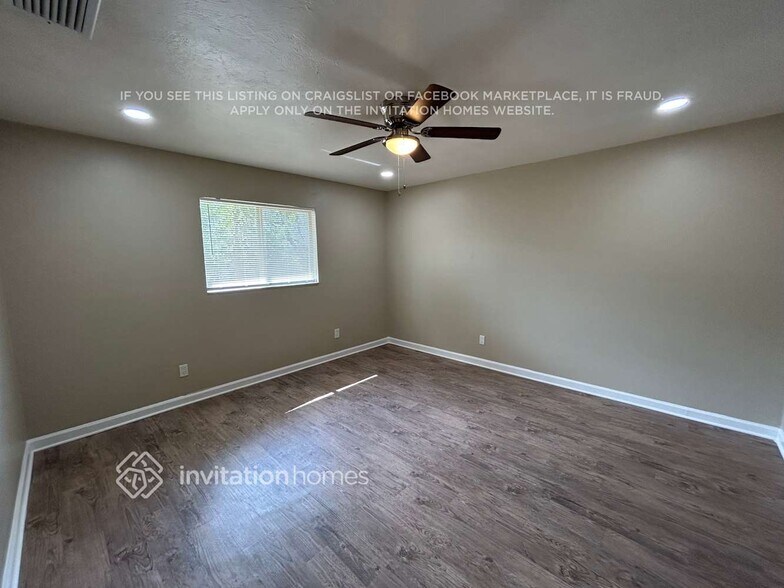 Building Photo - 212 SE 43rd Terrace