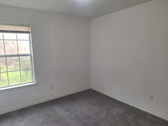 Building Photo - 2621 Lee Ave