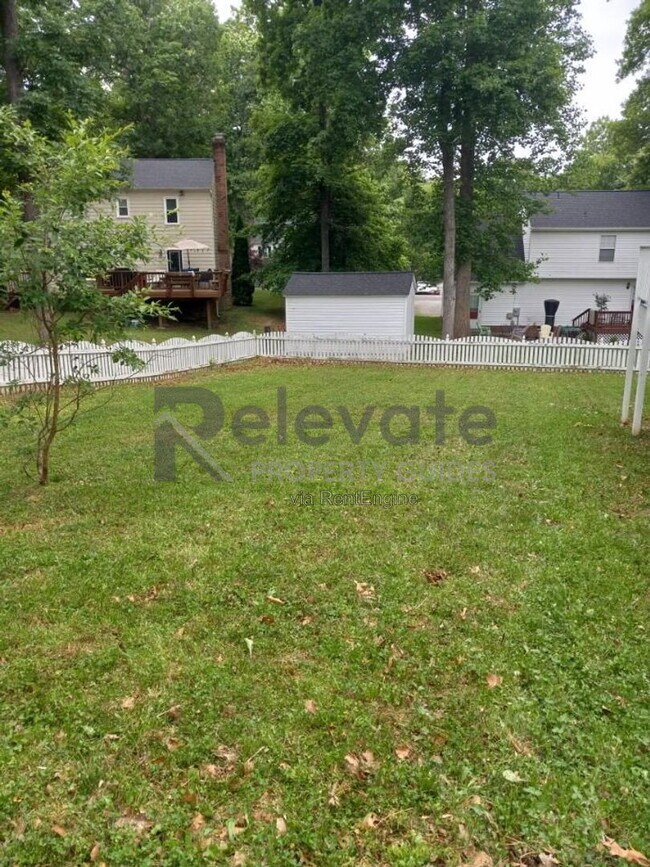 Building Photo - 2301 Brookforest Rd