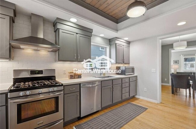 Building Photo - 1031 St Clair Ave