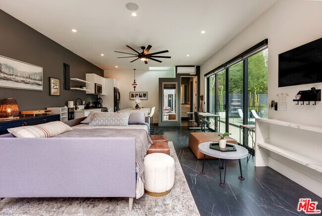 Building Photo - 18589 Linnet St