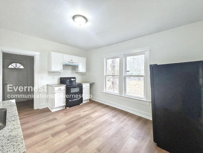 Building Photo - 1753 Lee Ave SW