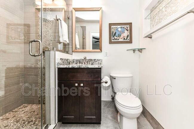 Building Photo - 1015 Woods Pl