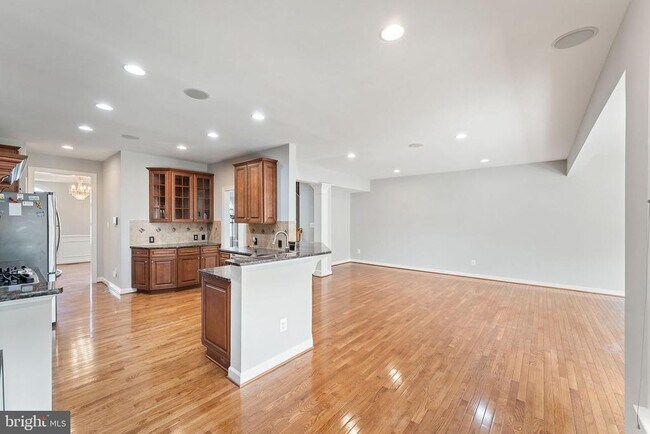 Building Photo - 42524 Rowderbury Square