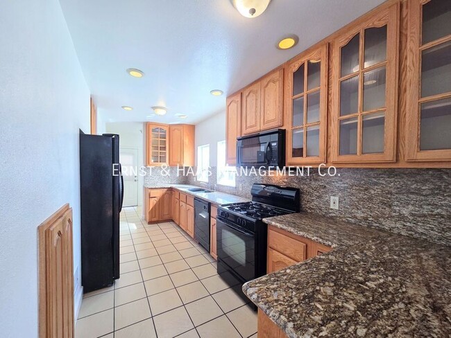 Building Photo - 5426 Lewis Ave