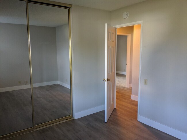 Building Photo - Remodeled 4 Bed 2 Bath Beauty in Vintage H...
