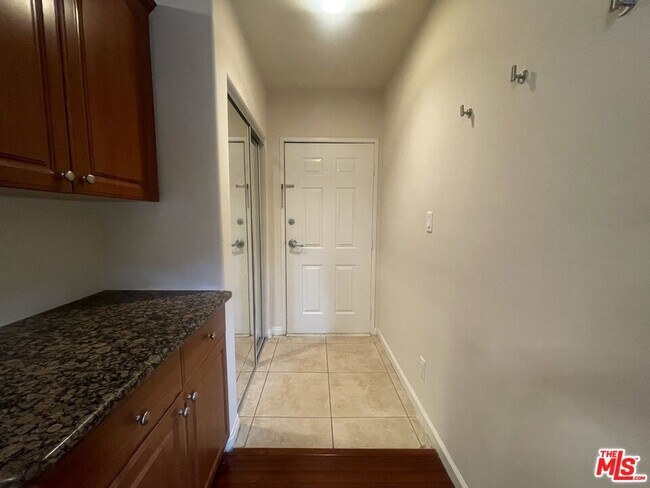 Primary Photo - 4921 Kester Ave