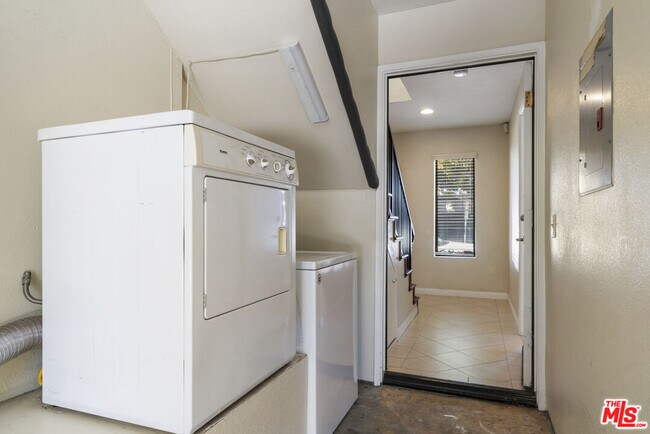 Building Photo - 3912 Girard Ave