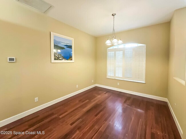Building Photo - 949 SE Gardenbrook Ct