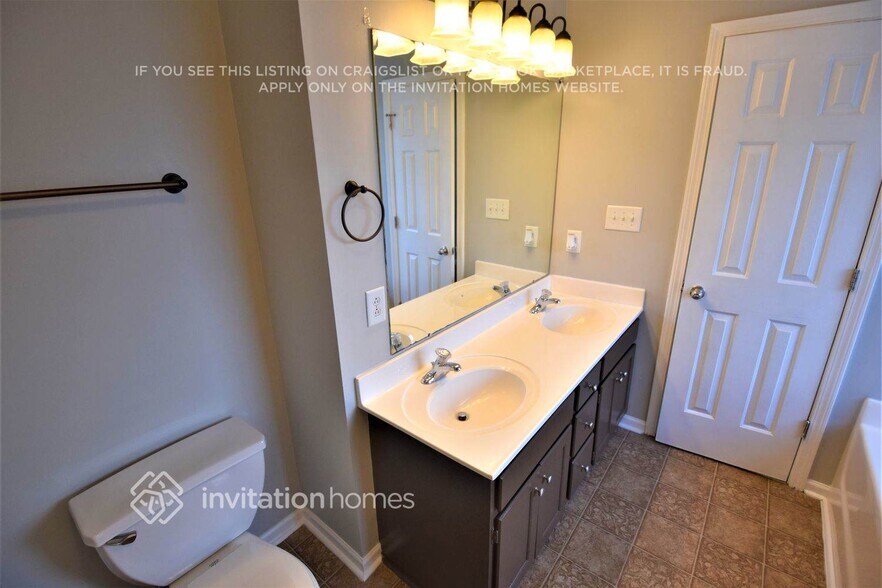 Building Photo - 3142 Blueberry Dr