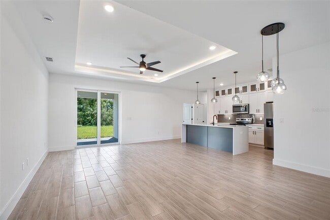 Building Photo - 24510 SW Kingsway Cir