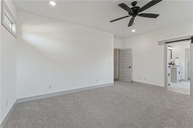 Building Photo - 3206 SW Rosemont Ave