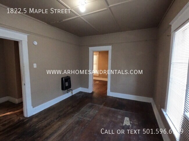 Building Photo - 1822.5 Maple St