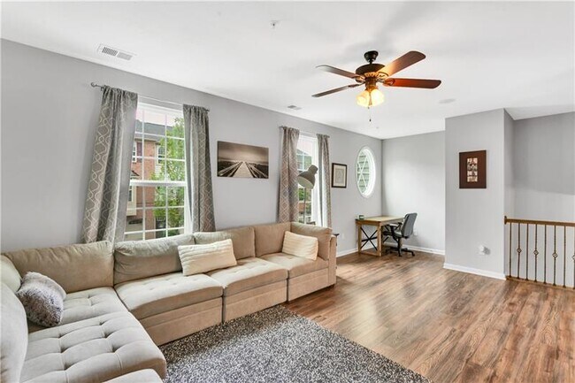 Building Photo - 1503 Pointe View Dr