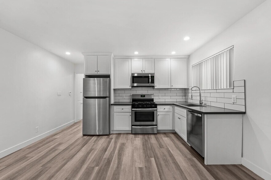 Building Photo - 925 W 30th St