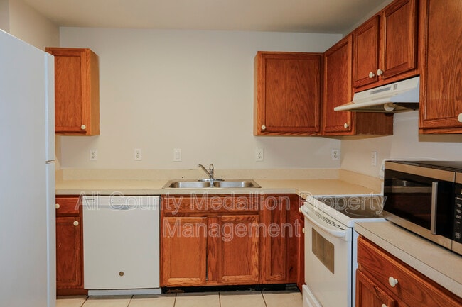 Building Photo - 2511 Hightower Ave S