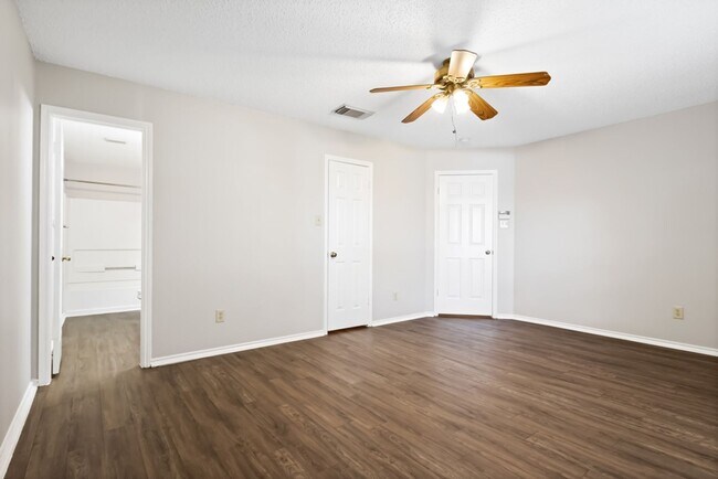 Building Photo - 3 bedroom / 2 bath home in Creekside subdivision