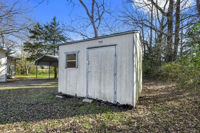 Building Photo - 472 E Main St