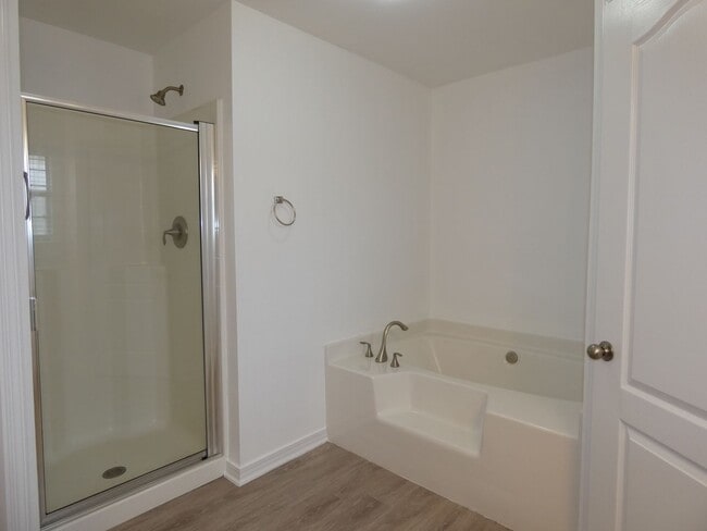 Building Photo - 4-Bedroom All Brick Home - Gulf Breeze