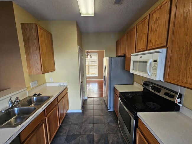 Building Photo - Cute Home in Great North Charlotte Community