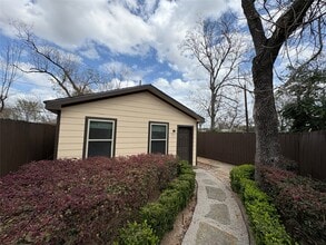 Building Photo - 6722 Underhill St