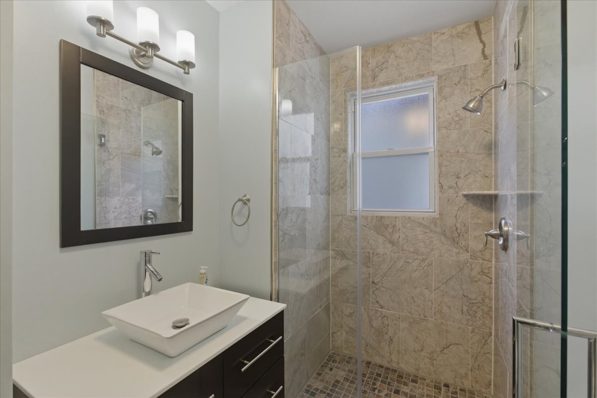 Building Photo - 1828 W Berenice Ave