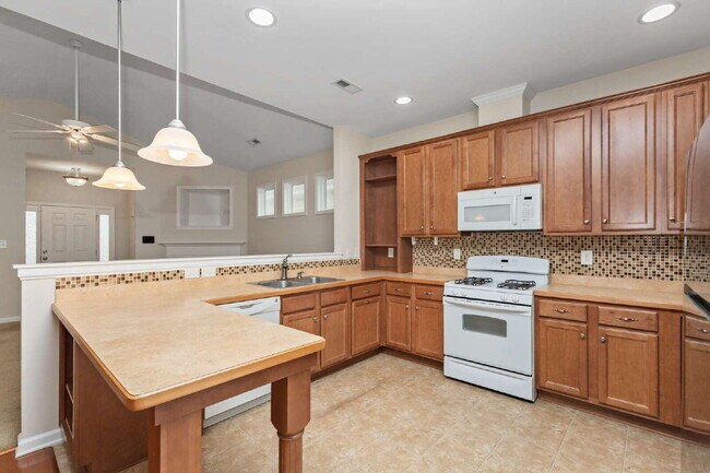 Building Photo - 19 Denby Cir