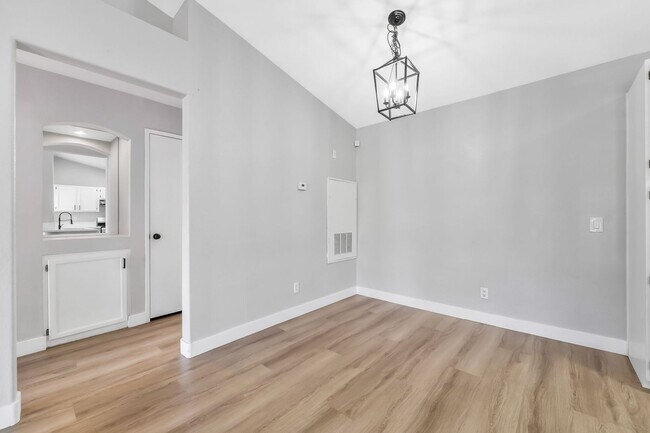 Building Photo - Stylishly Renovated Condo with Modern Finishes in a Gated Community!