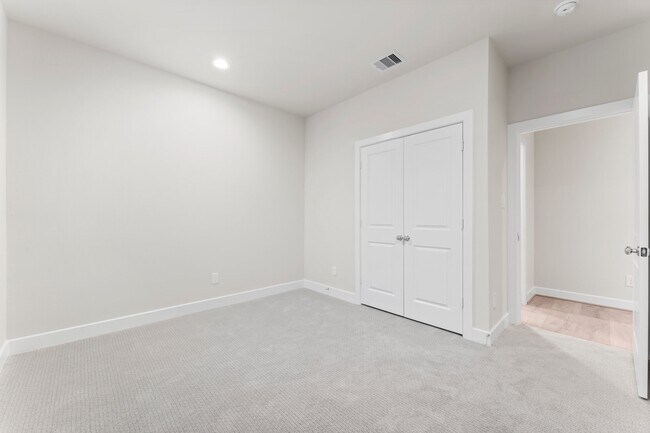 Building Photo - 5905 Haring Ln