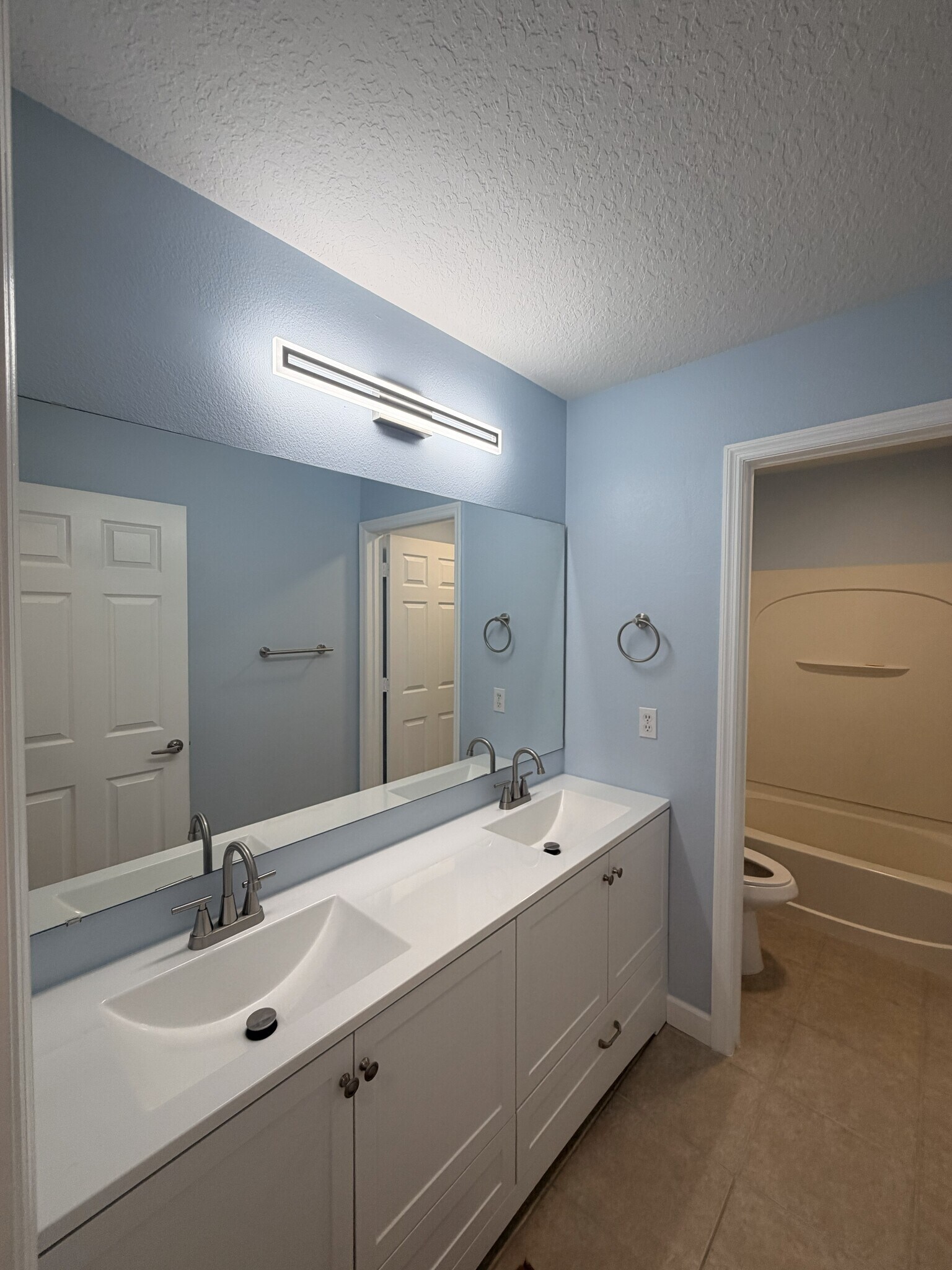 2nd Full Bathroom - 1849 Valley Ridge Loop