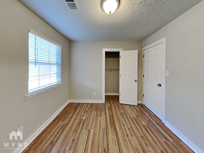 Building Photo - 325 Morris Dr SE