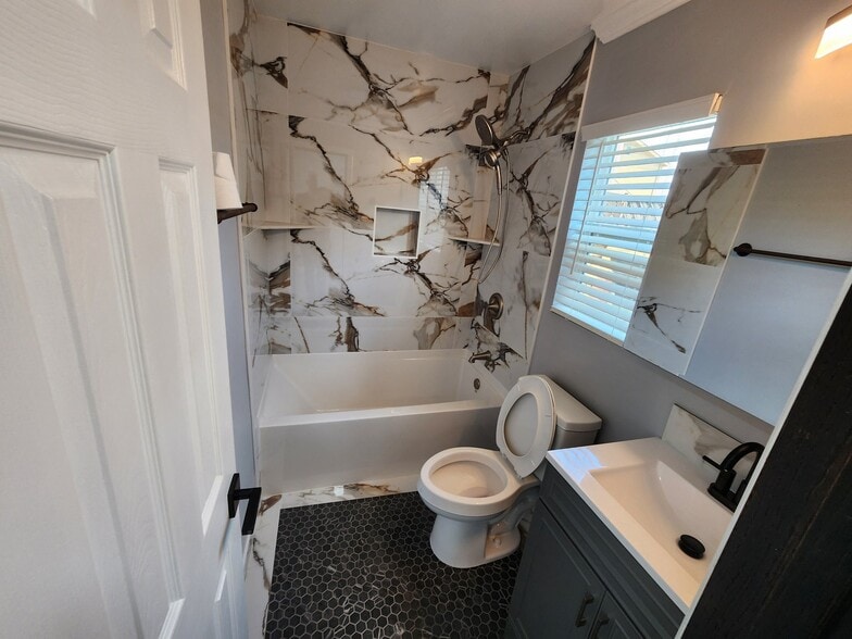 Building Photo - 3014 Clay Ave