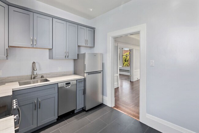 Building Photo - Lower Haight: Remodeled Top Floor 1 Bed 1 Bath near Duboce Park