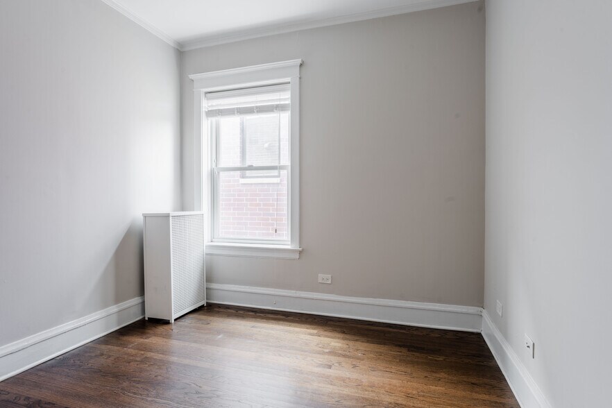 Building Photo - 1437 W Carmen Ave