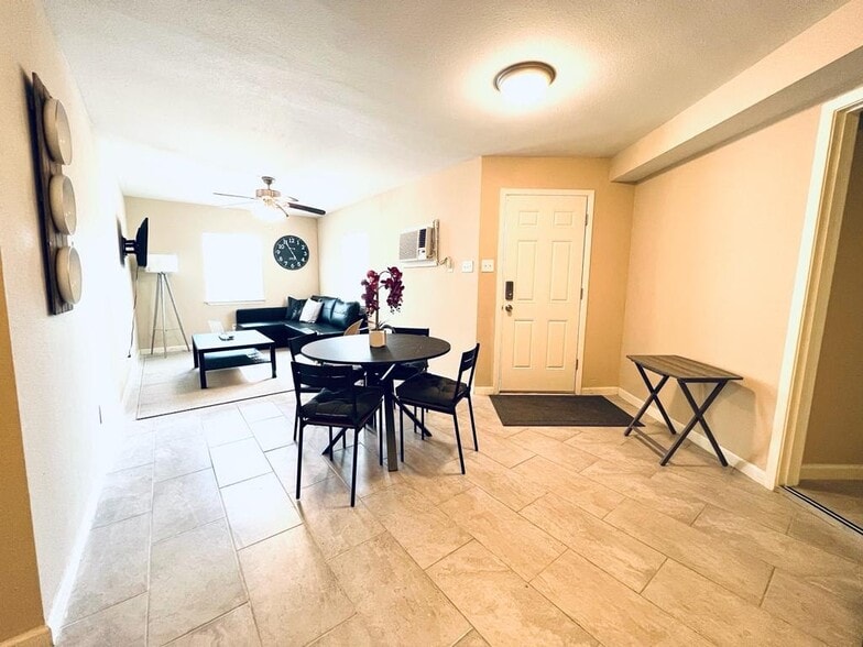 Building Photo - 122 Rilla Vista Dr