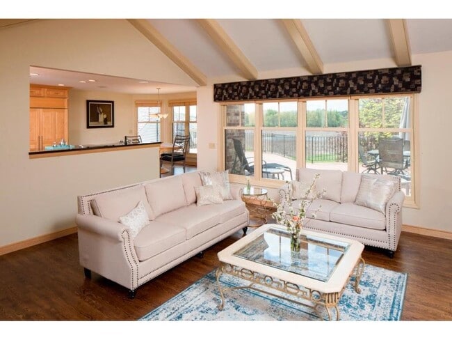 Building Photo - 1215 Oakview Rd