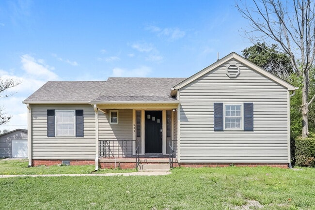 Building Photo - 624 9th Ave