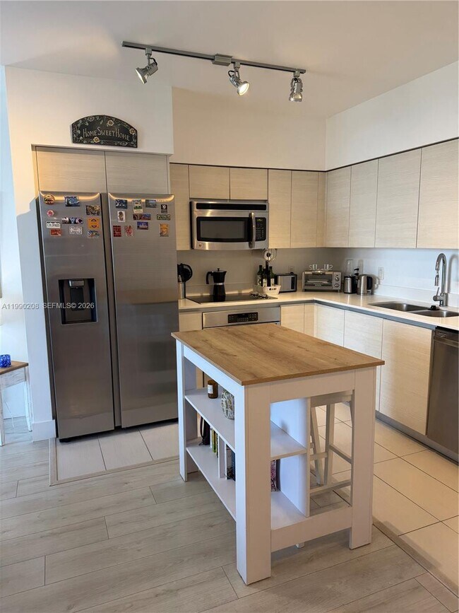 Building Photo - 4250 Biscayne Blvd