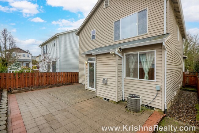 Building Photo - Charming **UPDATED** 3 BD* 2.5 BA* Single ...